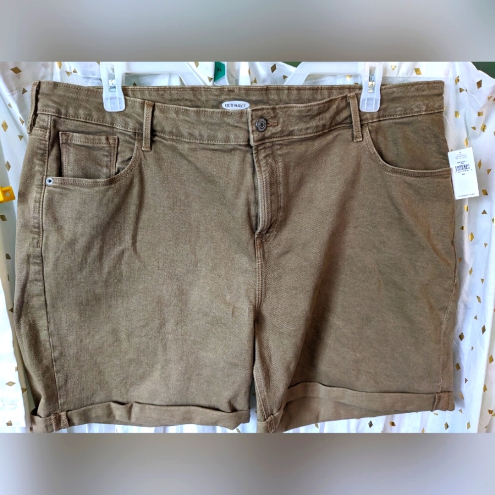 Old Navy Khaki Bermuda Shorts New with tag